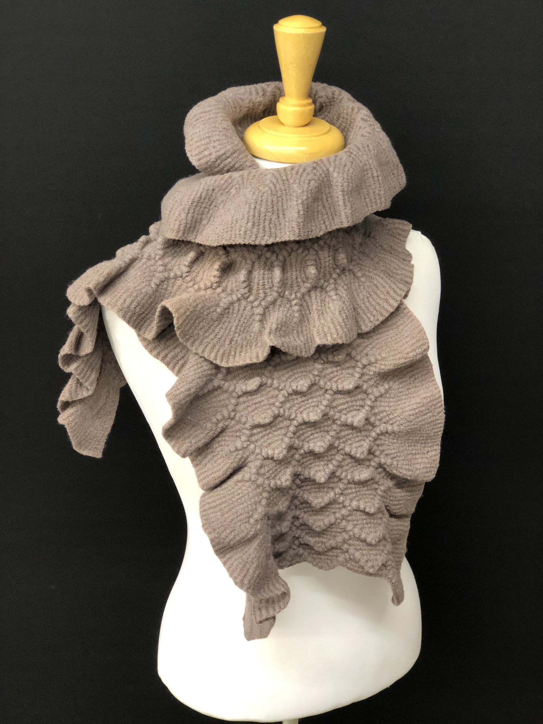 ella_selectshop shaggy boa knit gilet-